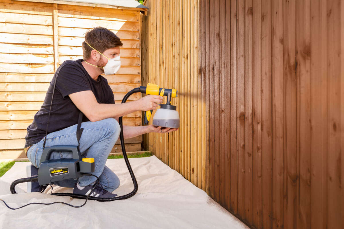How to use the Wagner Fence & Decking Sprayer with Craig Phillips